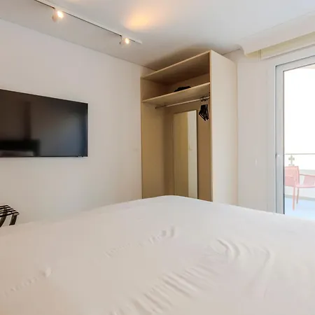 Old Town 63 Apartahotel